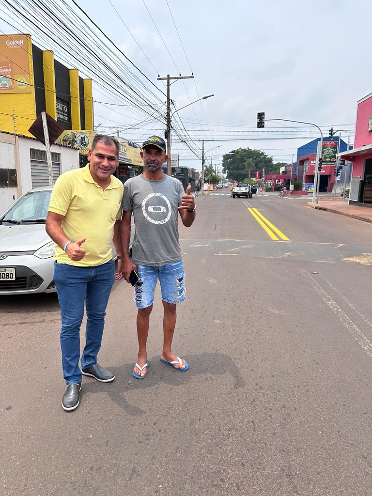 Vereador Betinho ao lado de Sebastião, morador do Tijuca